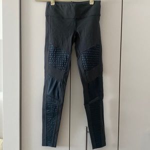 Alo yoga Moto legging 🌟
